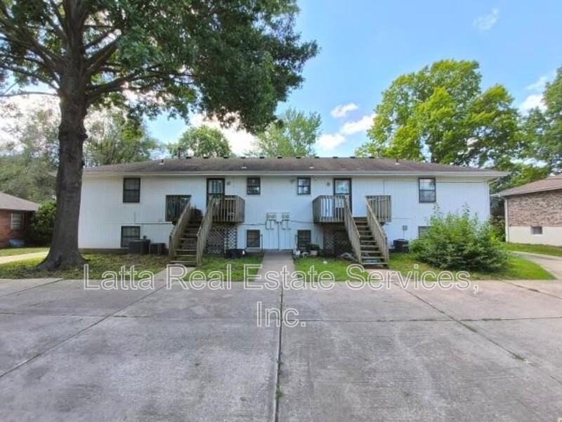 1101 Nw Mock Ave #B - Photo 2 of 9