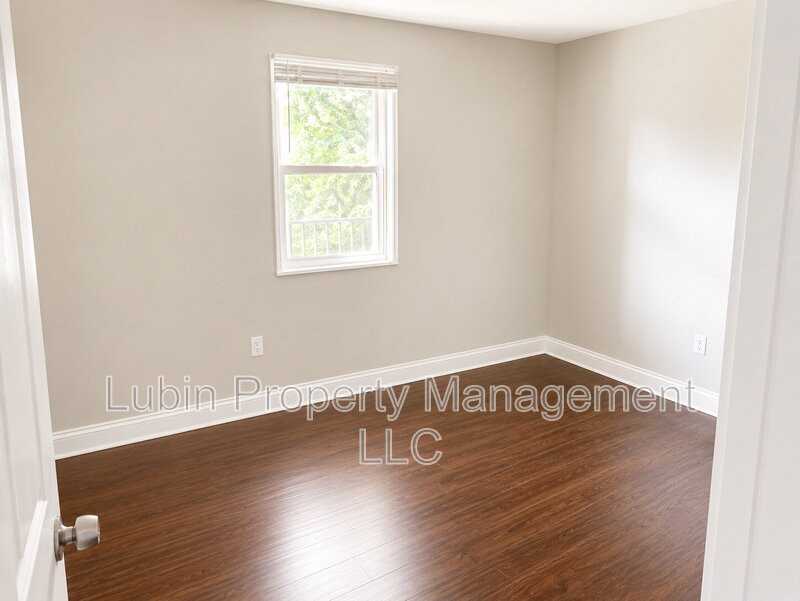 1043 College St #20 - Photo 3 of 7