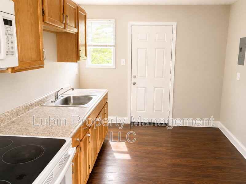 1043 College St #20 - Photo 4 of 7