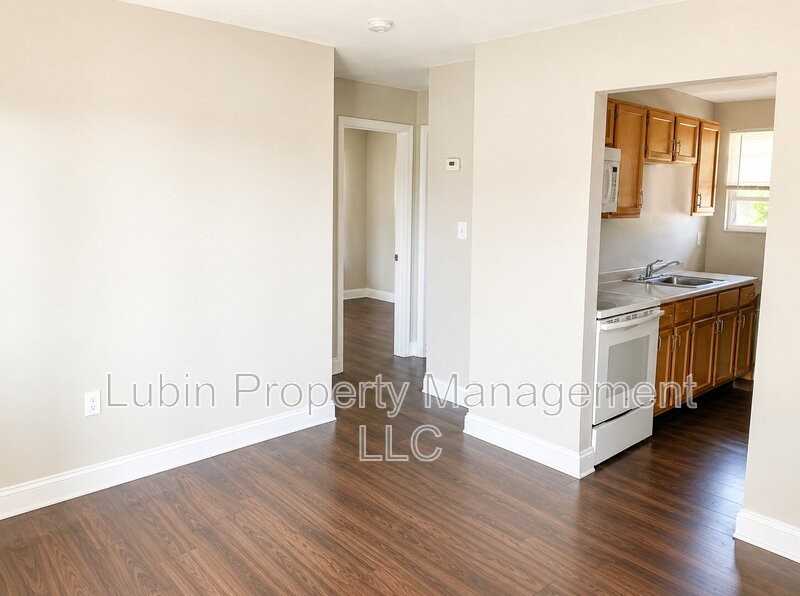 1043 College St #20 - Photo 5 of 7