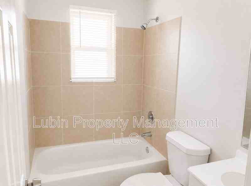 1043 College St #20 - Photo 7 of 7