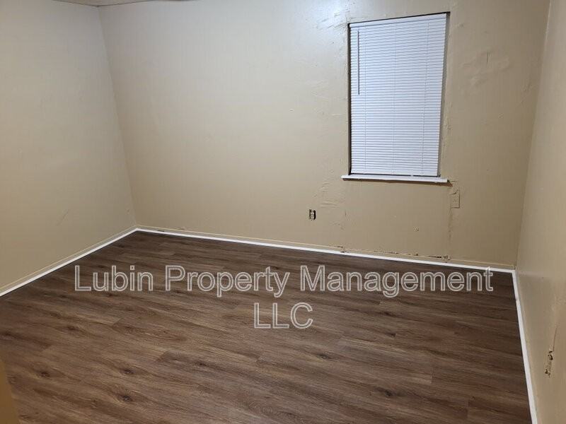 1219 Capital Ave - Photo 2 of 6