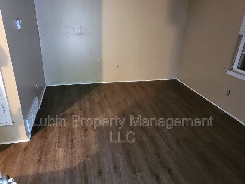 1219 Capital Ave - Photo 3 of 6