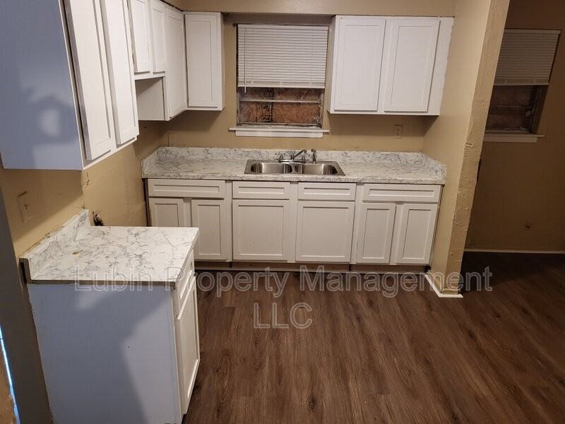 1219 Capital Ave - Photo 5 of 6