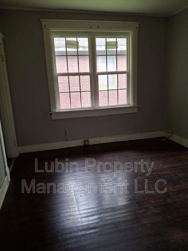 831 Kerr Ave - Photo 2 of 4