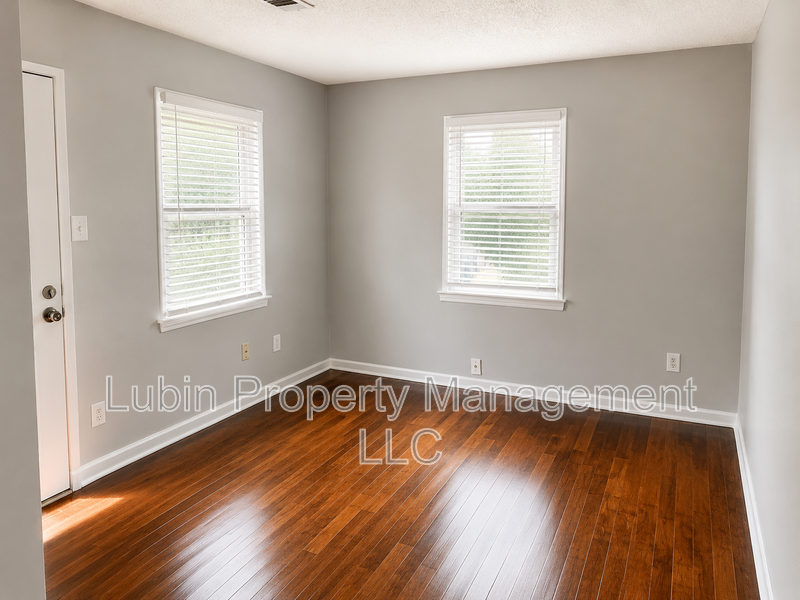 2358 Zanone Ave - Photo 2 of 8