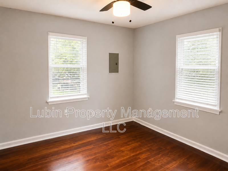 2358 Zanone Ave - Photo 5 of 8