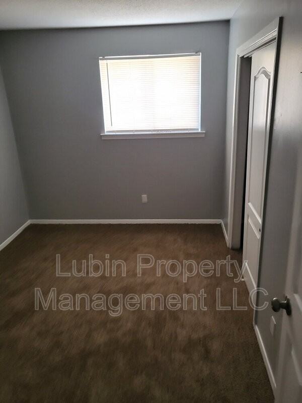 4423 Sumners Wells Rd - Photo 3 of 8