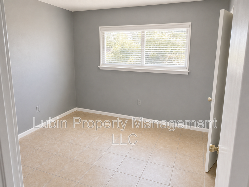 590 Blackhawk Rd - Photo 4 of 9
