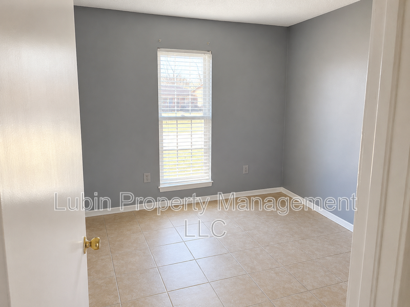 590 Blackhawk Rd - Photo 6 of 9
