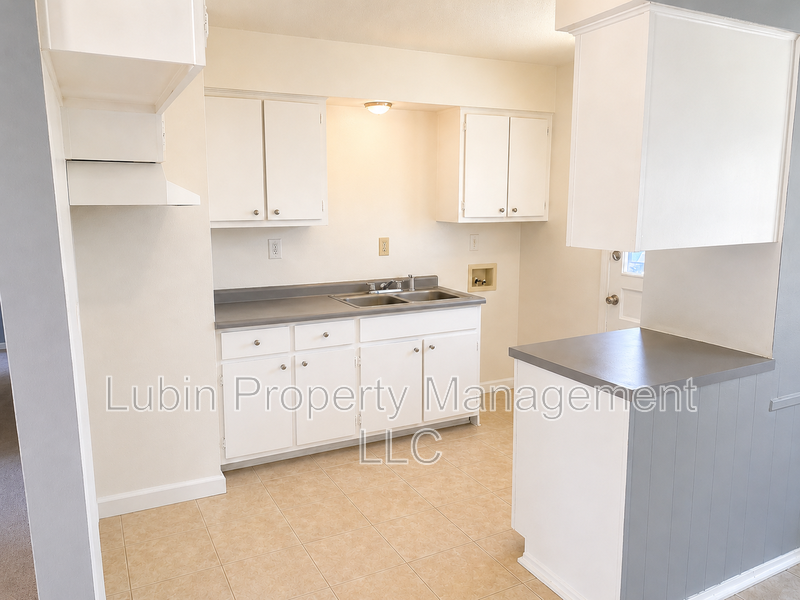590 Blackhawk Rd - Photo 7 of 9