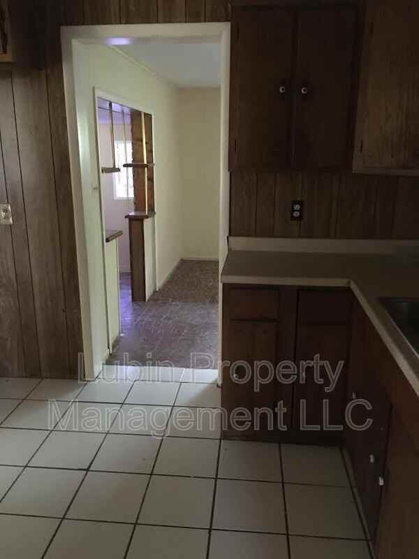 3266 Rochester Rd - Photo 3 of 5