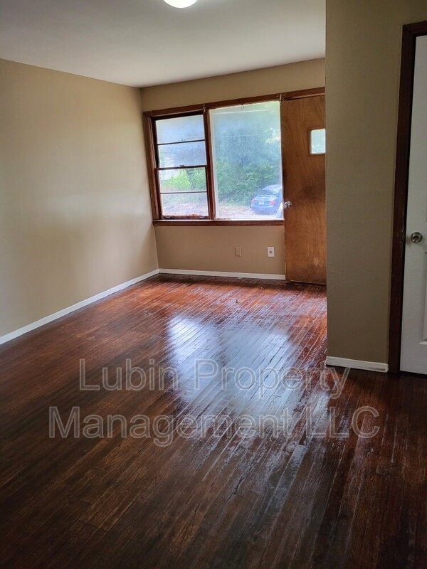 2468 Yale Ave - Photo 2 of 6