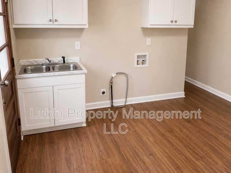 2468 Yale Ave - Photo 4 of 6