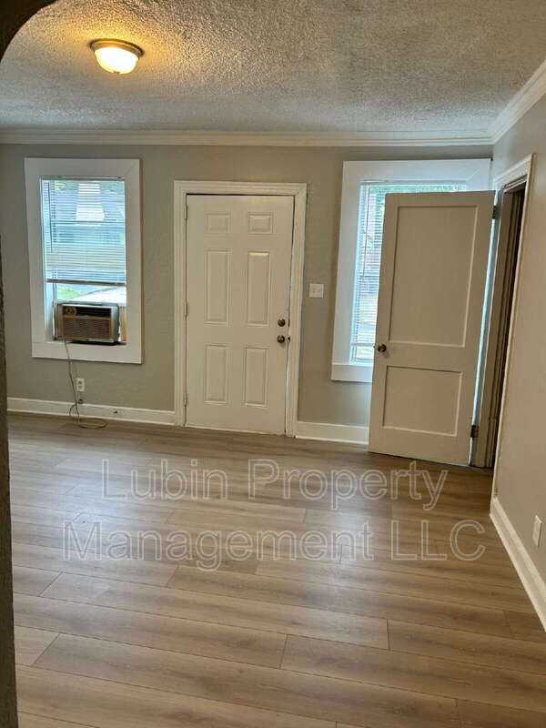 2412 Forest Ave - Photo 2 of 8