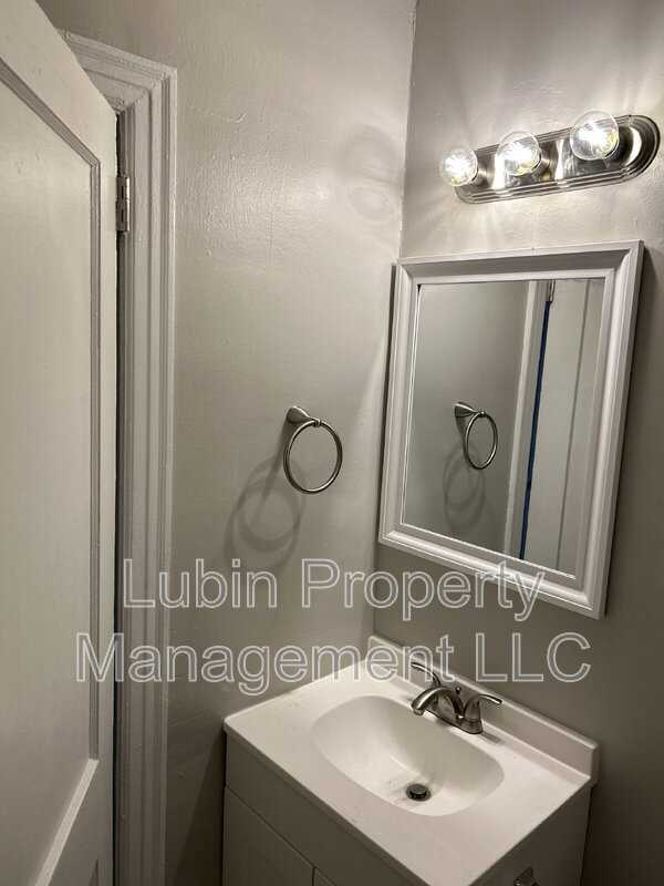 2412 Forest Ave - Photo 6 of 8