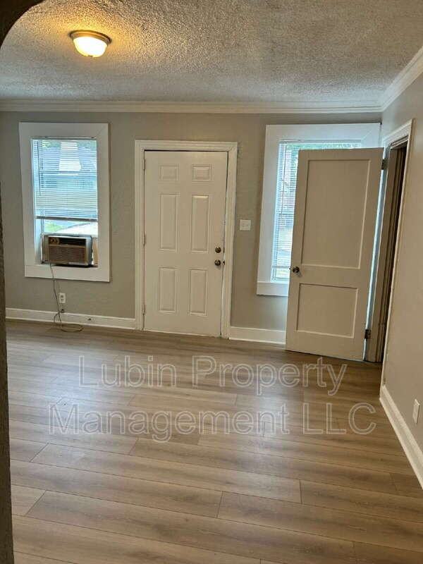 2406 Forest Ave - Photo 2 of 11