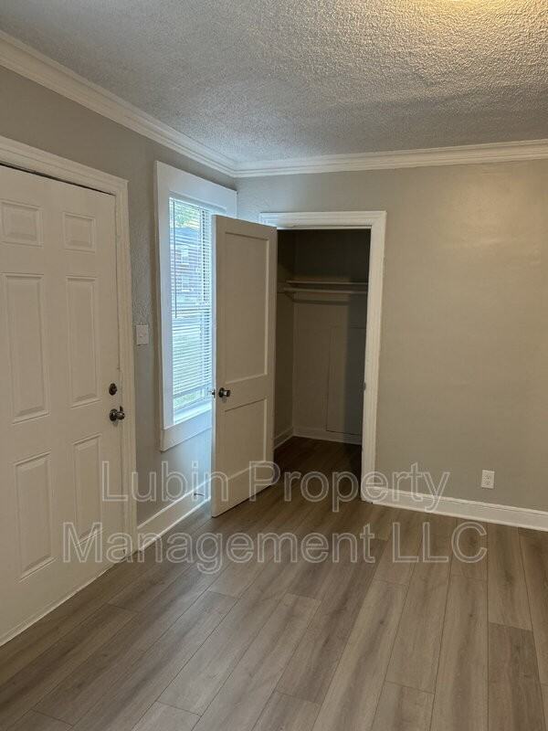 2406 Forest Ave - Photo 3 of 11