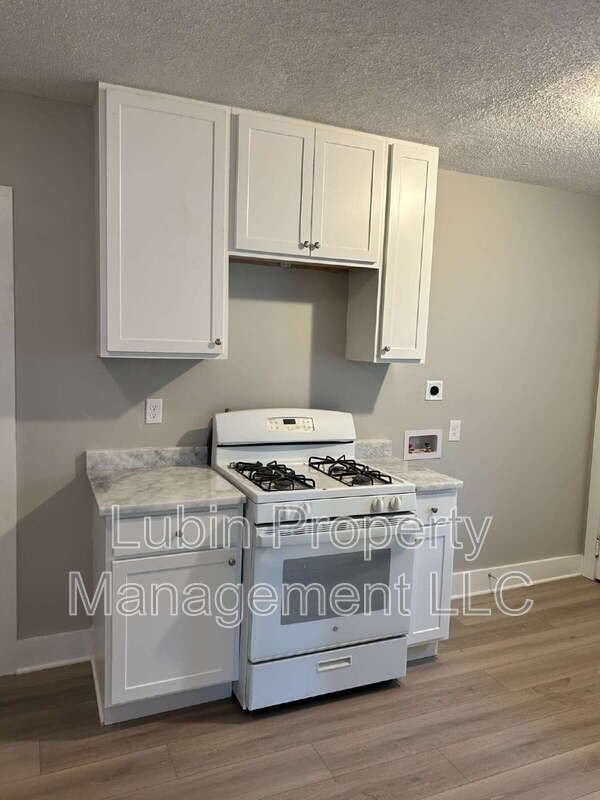 2406 Forest Ave - Photo 6 of 11