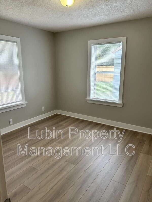 2406 Forest Ave - Photo 7 of 11