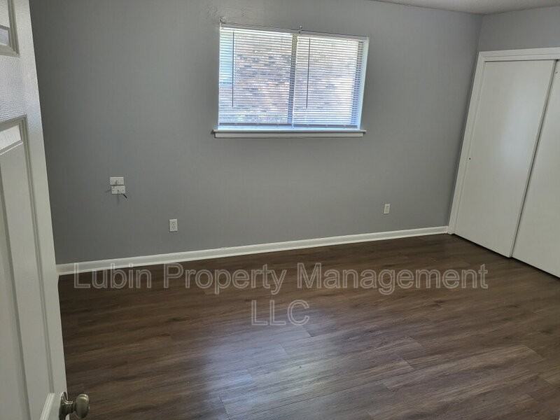 3392 Barron Ave - Photo 3 of 7