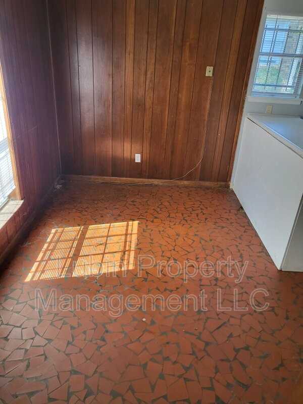 3392 Barron Ave - Photo 5 of 7