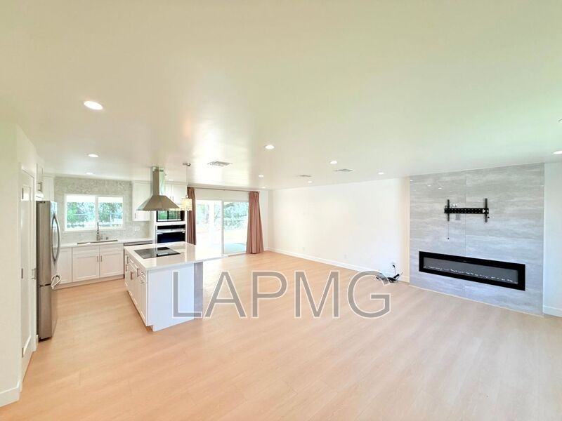 10839 Fellows Ave #10839 - Photo 3 of 41