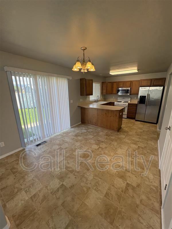 1814 N Arc Rd - Photo 3 of 15