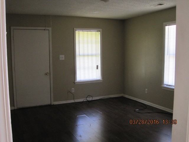 1509 W Shelby Dr - Photo 2 of 5
