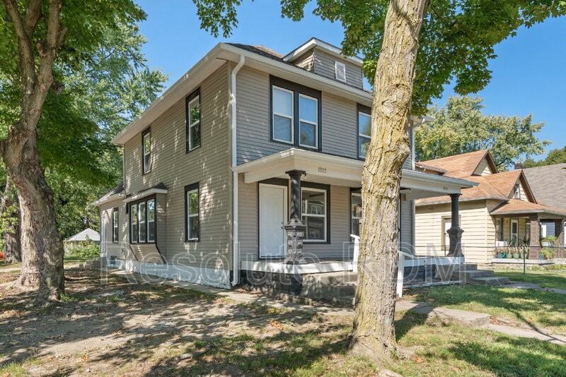 1312 N Dearborn St - Photo 3 of 23