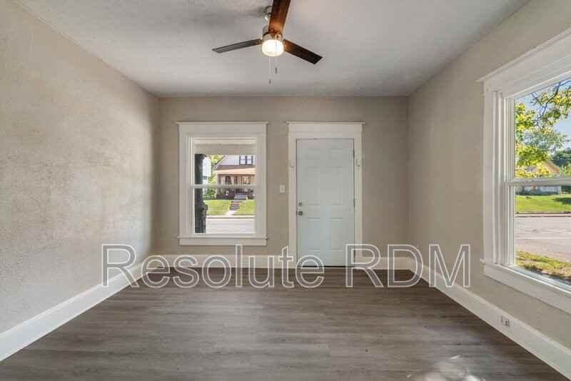 1312 N Dearborn St - Photo 5 of 23