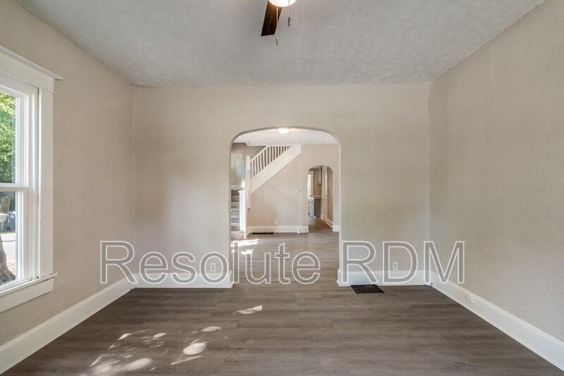 1312 N Dearborn St - Photo 6 of 23