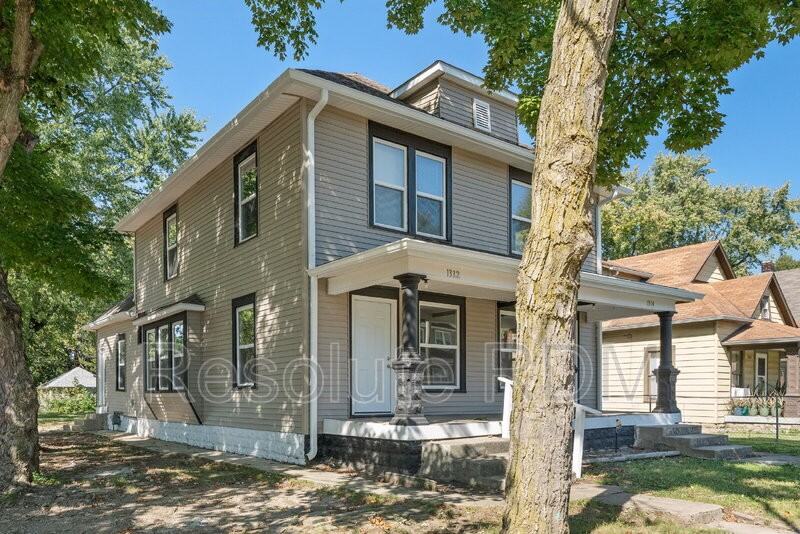 1314 N Dearborn St - Photo 2 of 24