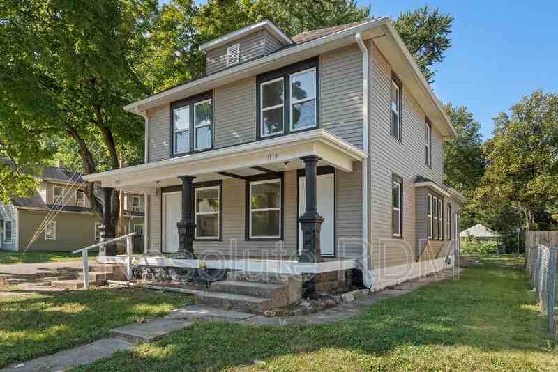1314 N Dearborn St - Photo 3 of 24