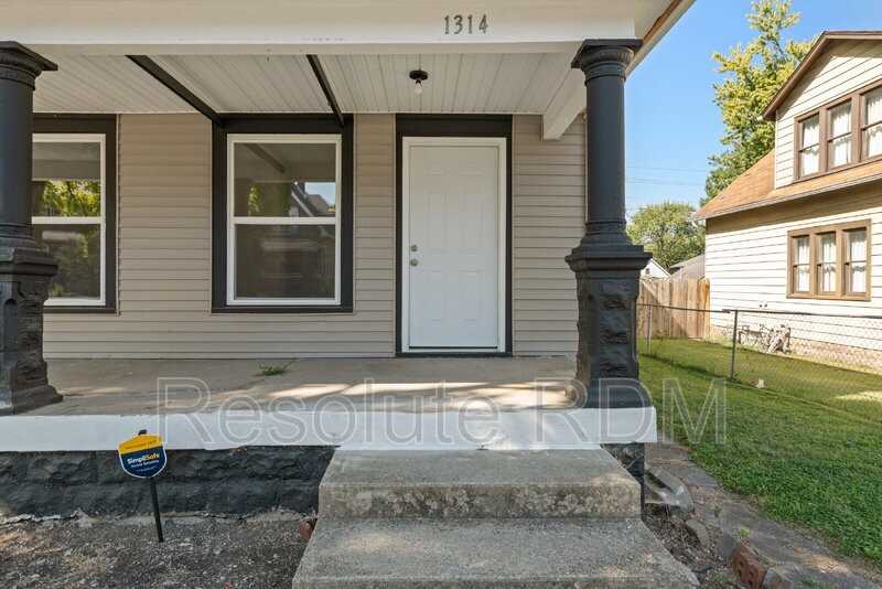 1314 N Dearborn St - Photo 4 of 24