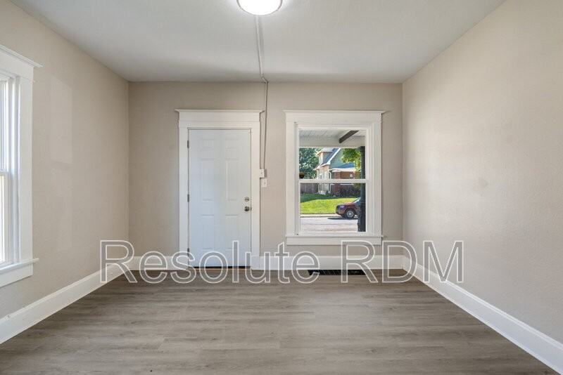 1314 N Dearborn St - Photo 5 of 24