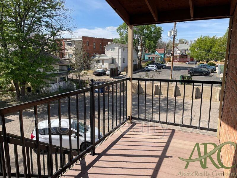 411 W 11th St #B - Photo 2 of 9