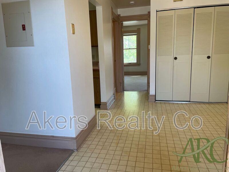 411 W 11th St #B - Photo 3 of 9