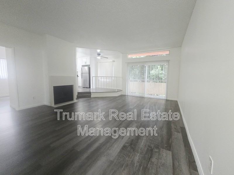 14605 Burbank Blvd #103