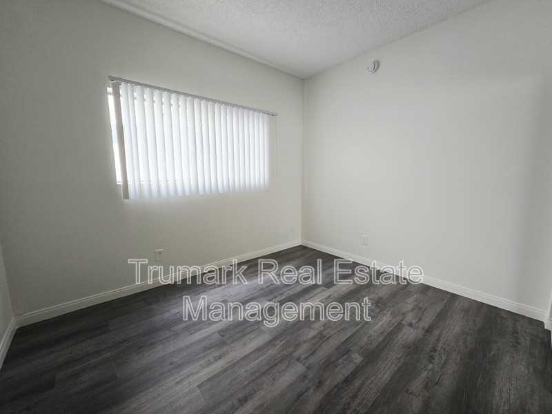 14605 Burbank Blvd #103 - Photo 5 of 13
