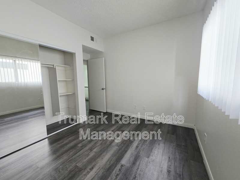 14605 Burbank Blvd #103 - Photo 6 of 13