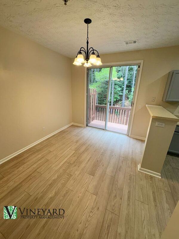 231 Village Square Dr - Photo 6 of 31