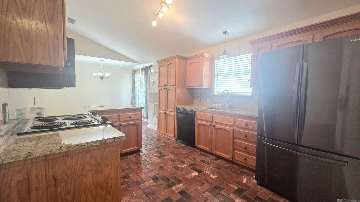 17656 Chasefield Ave - Photo 3 of 26