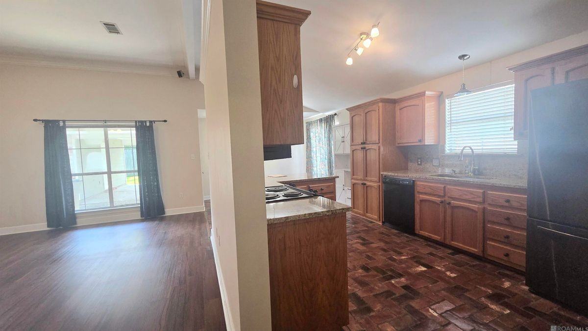 17656 Chasefield Ave - Photo 4 of 26