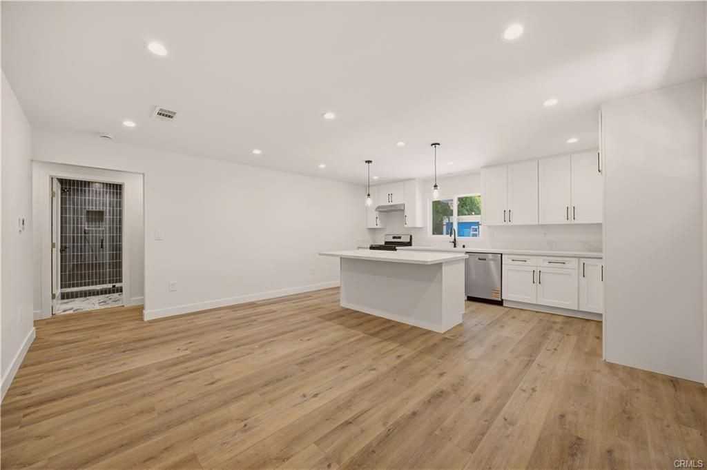 17024 Parthenia St - Photo 3 of 14
