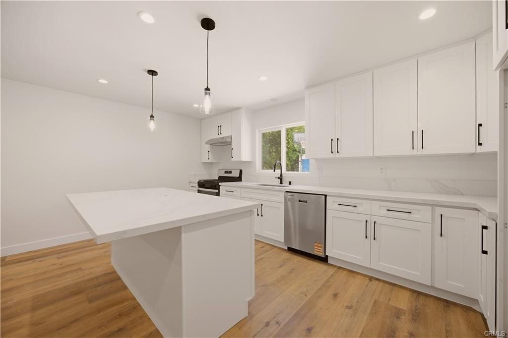 17024 Parthenia St - Photo 5 of 14