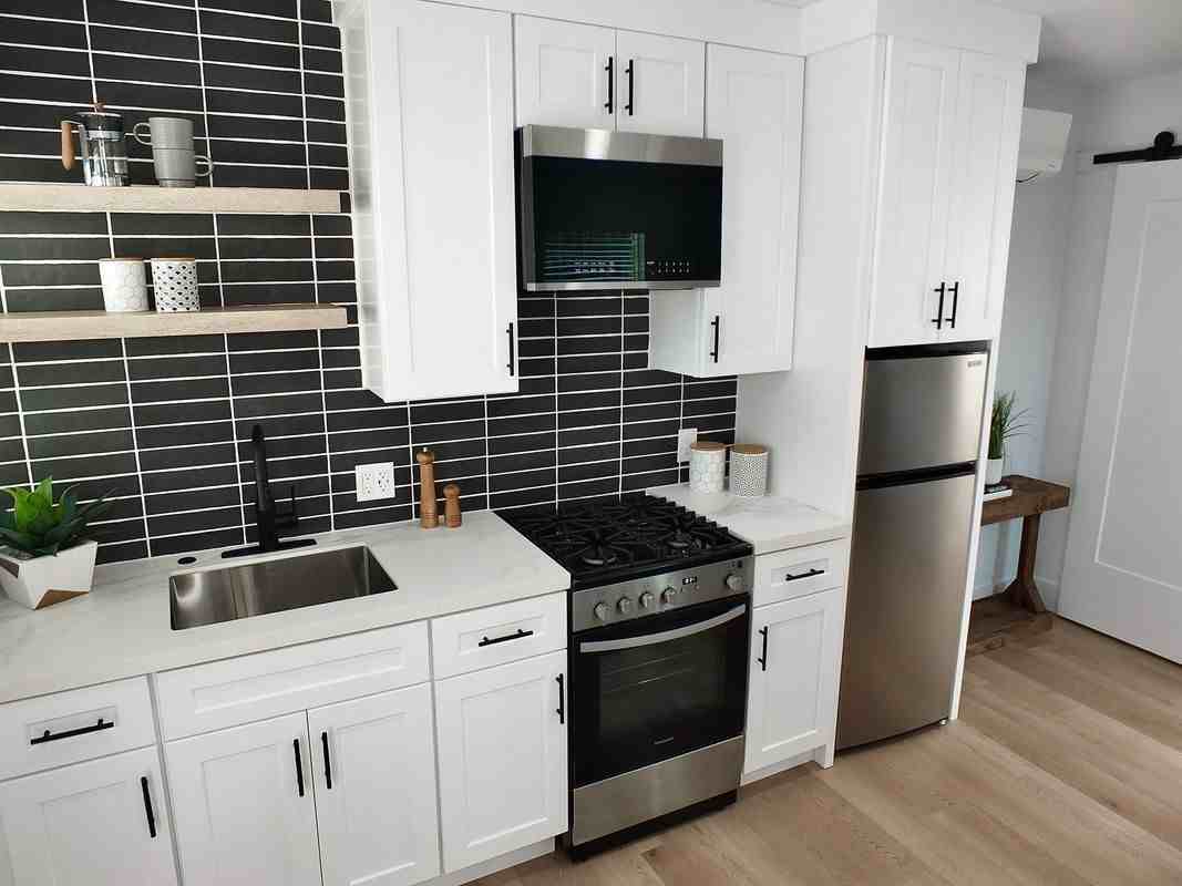 5972 Coke Ave - Photo 7 of 11