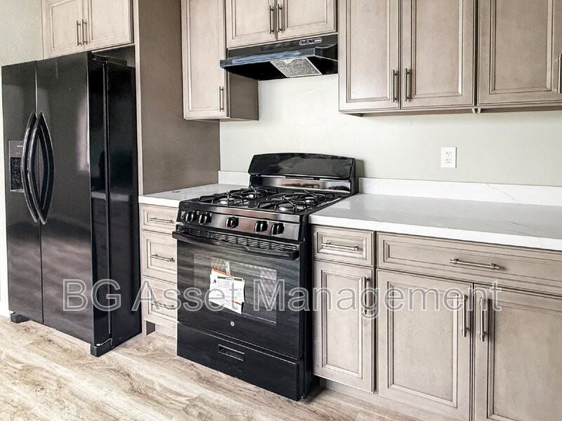 1755 Emeric Ave - Photo 2 of 22