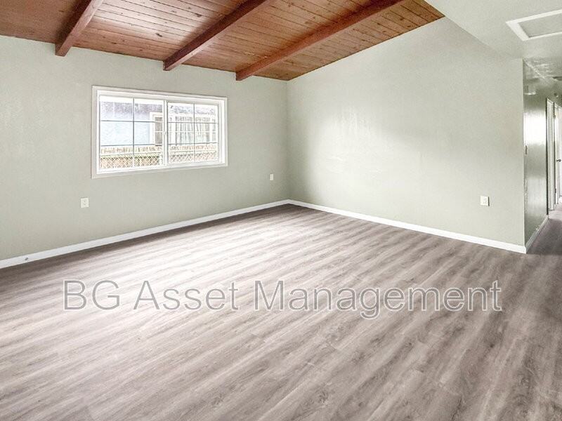 1755 Emeric Ave - Photo 3 of 21