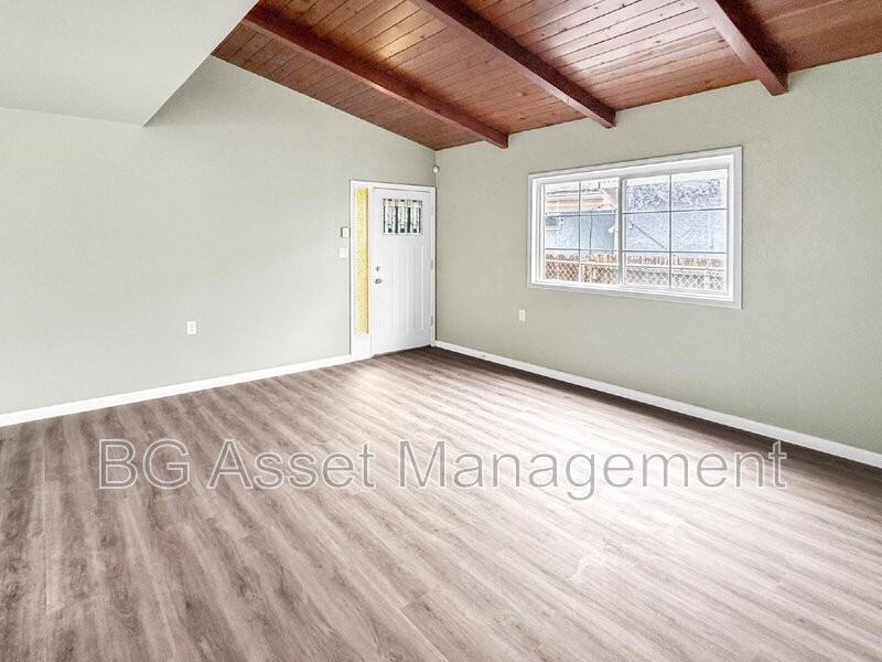 1755 Emeric Ave - Photo 4 of 21